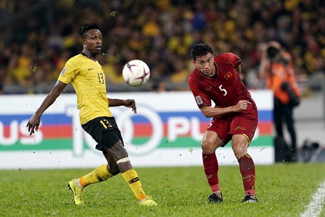 Vừa đến Việt Nam, sao Malaysia liền dằn mặt Văn Hậu ảnh 1