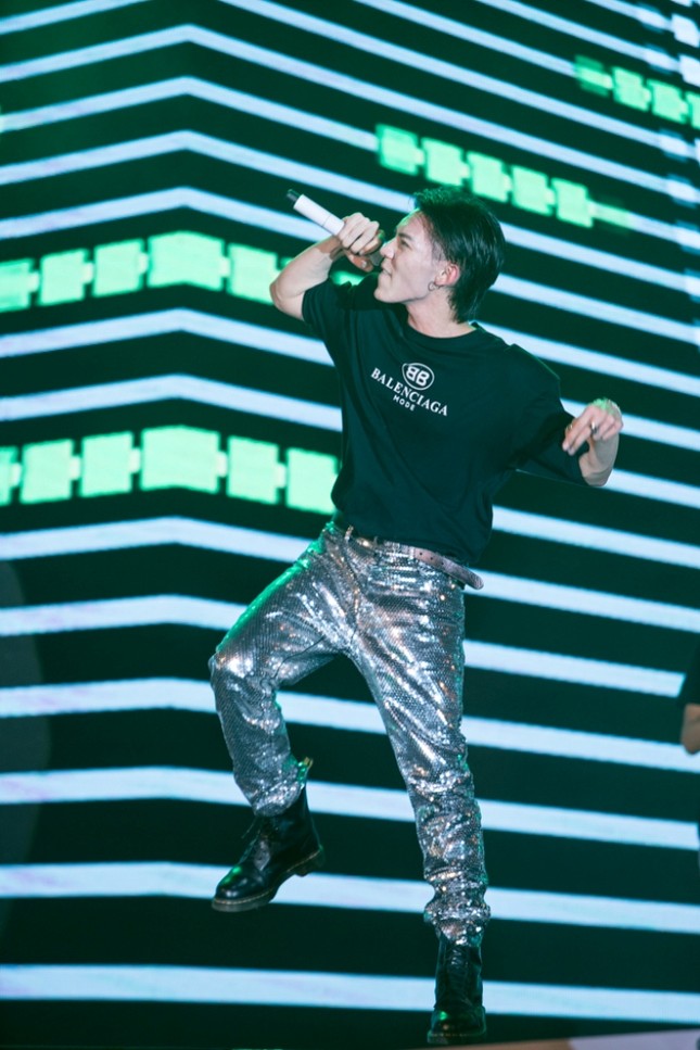 Erik trình diễn live loạt ca khúc được yêu thích tại showcase đầu tiên ảnh 5