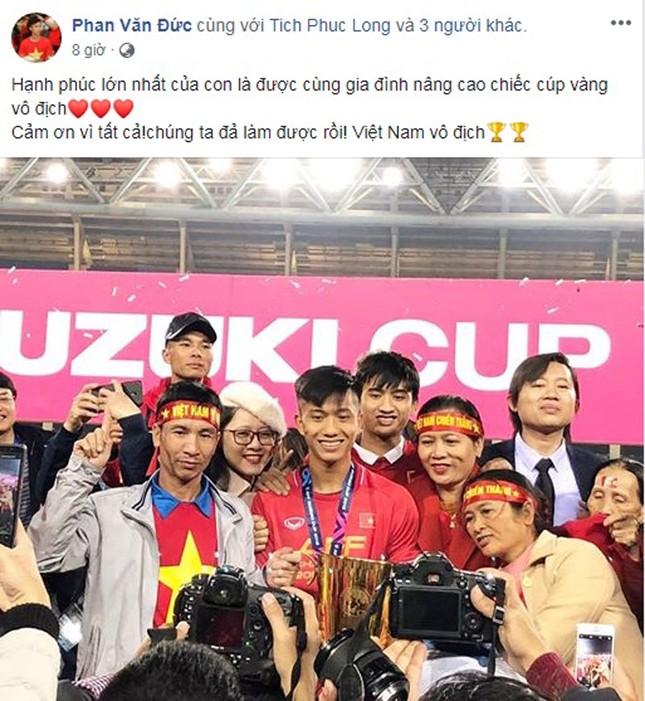 Các cầu thủ tuyển Việt Nam đăng gì lên trang cá nhân sau khi vô địch AFF Cup 2018? ảnh 5