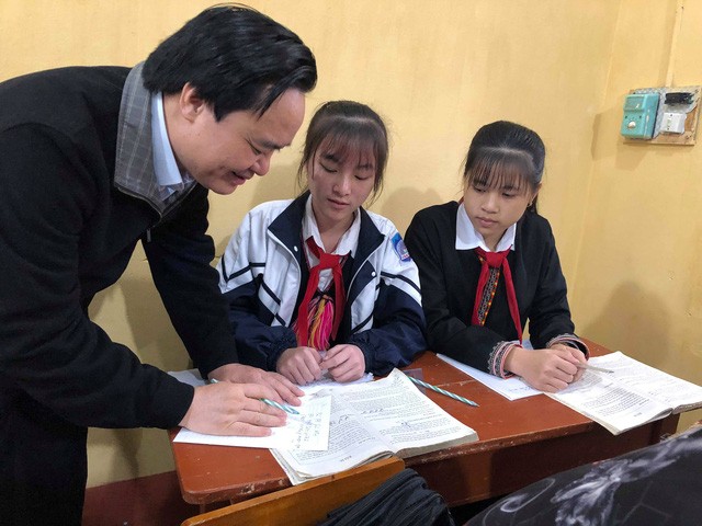 Bộ trưởng Phùng Xuân Nhạ: "Hiệu trưởng lạm dụng HS là bài học xương máu của giáo dục giới tính" ảnh 1