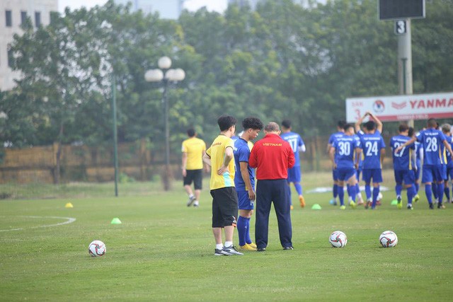 Đội tuyển Việt Nam hăng say tập luyện sau chức vô địch AFF Cup 2018 ảnh 3