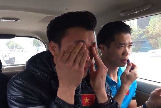 Công Phượng khiến fan nữ đổ "rầm" với mái tóc xoăn Hàn Quốc, còn bị Duy Pinky dụ dỗ mua son ảnh 3