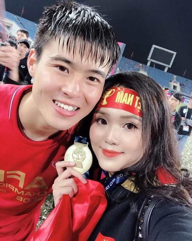 Mới được phong “soái ca làng bóng”, Duy Mạnh đã công khai “chê" bạn gái Quỳnh Anh ảnh 1