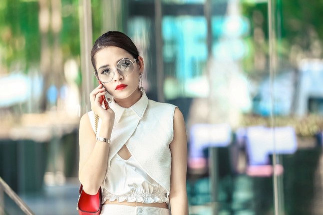 Soi phong cách ăn diện của Chi Pu với vai diễn Hạ Linh trong "She Was Pretty" bản Việt ảnh 6