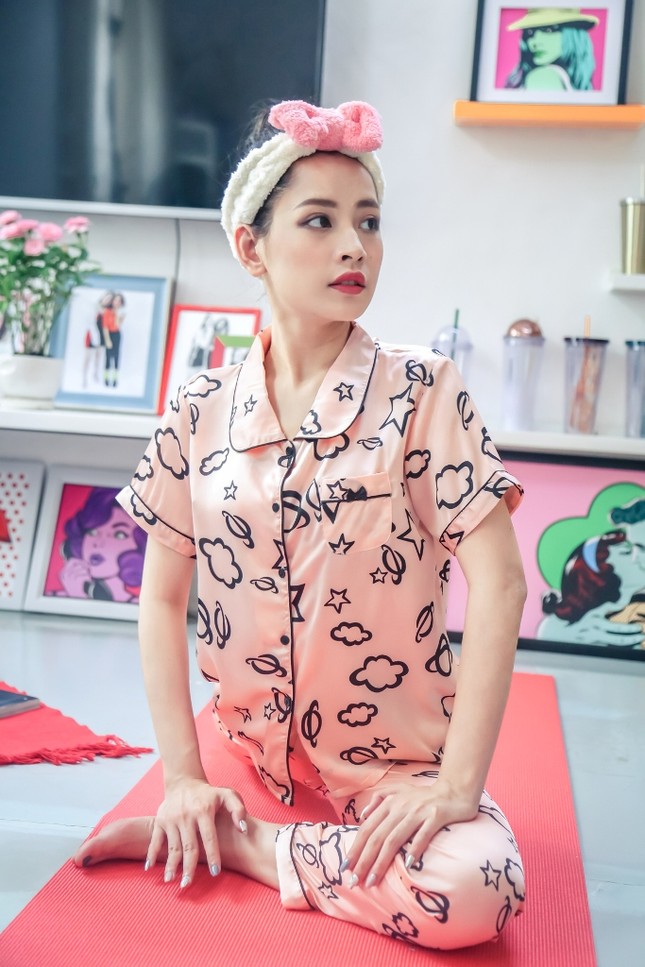 Soi phong cách ăn diện của Chi Pu với vai diễn Hạ Linh trong "She Was Pretty" bản Việt ảnh 4