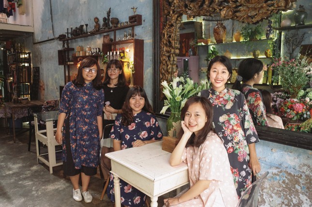 Mùi Tết đã ùa về Sài Gòn rồi đó, bạn đã may áo dài chưa? ảnh 7
