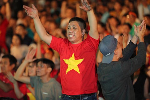 1.001 sắc thái người hâm mộ Việt Nam trong loạt luân lưu Việt Nam thắng Jordan ảnh 5