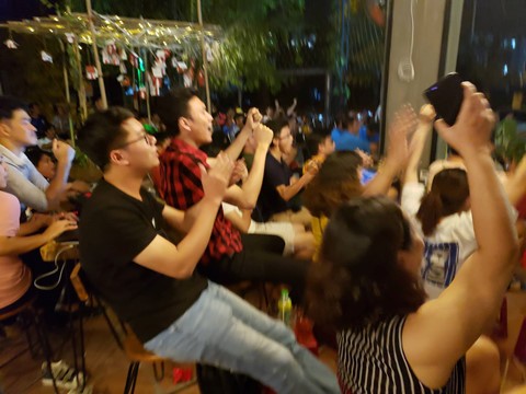 1.001 sắc thái người hâm mộ Việt Nam trong loạt luân lưu Việt Nam thắng Jordan ảnh 10