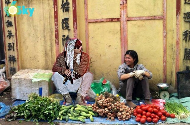 Bộ ảnh chế Sơn Tùng M-TP diện style "bà ngoại" đi du xuân khắp mọi nơi gây "sốt" MXH ảnh 7