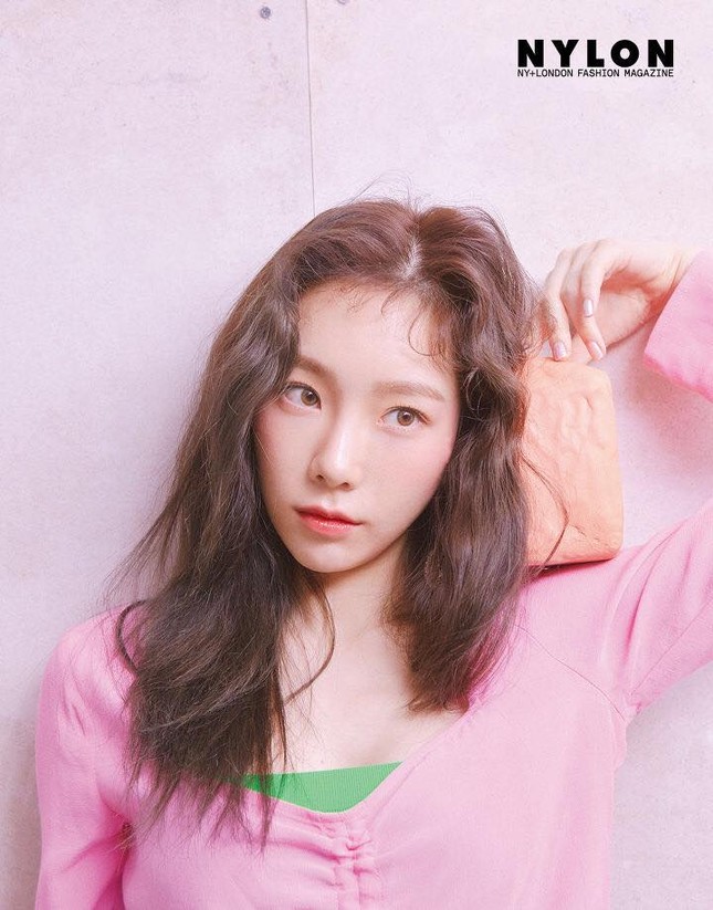 "Thánh hack tuổi" Taeyeon (SNSD) xinh đẹp như idol tuổi teen trên bìa tạp chí Nylon ảnh 4