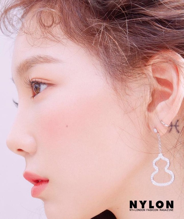 "Thánh hack tuổi" Taeyeon (SNSD) xinh đẹp như idol tuổi teen trên bìa tạp chí Nylon ảnh 8