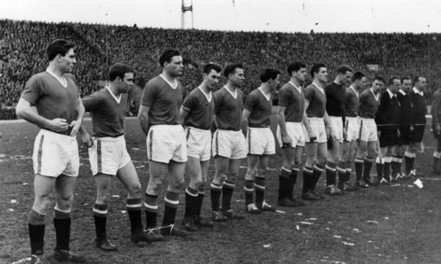 Manchester United ngược dòng kì vĩ: Hơn 2000 ngày cho một đêm vui! ảnh 2