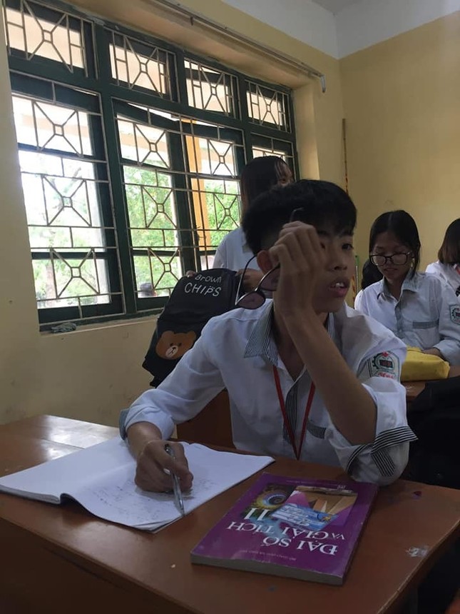 Sự thật về đôi mắt "ngụy trang" xuất sắc của nam sinh dùng để "qua mắt" giáo viên ảnh 8