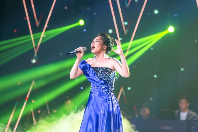 Hồ Quỳnh Hương xúc động khi hội ngộ những người bạn từng cùng dự thi "Sao mai 1999" ảnh 1