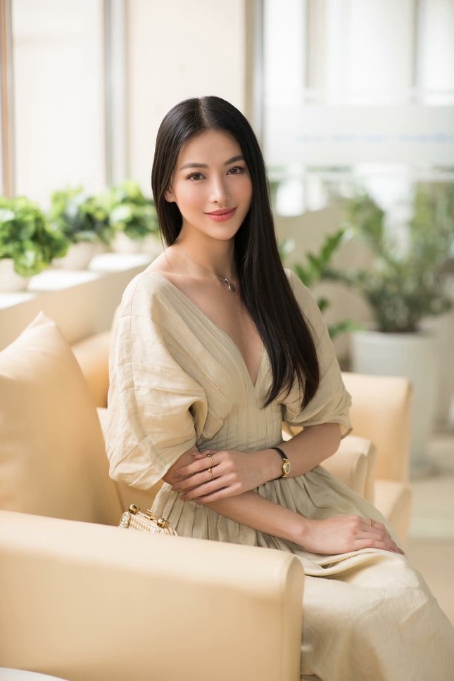 Hoa hậu Phương Khánh thay đổi hình ảnh liên tục nhờ khả năng trang điểm chuyên nghiệp ảnh 4