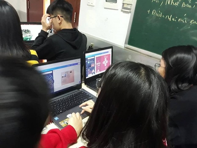 Thầy giáo Lịch sử 4.0 cho học sinh tự thiết kế poster lịch sử, tạo thành “thư viện” Sử online ảnh 9