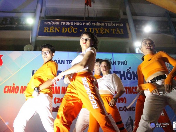 TP.HCM: Trời nắng như đổ lửa nhưng teen THPT Trần Phú vẫn "quẩy" tưng bừng trong ngày trại truyền thống ảnh 8