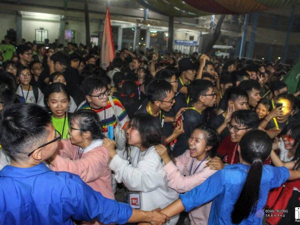 TP.HCM: Trời nắng như đổ lửa nhưng teen THPT Trần Phú vẫn "quẩy" tưng bừng trong ngày trại truyền thống ảnh 11