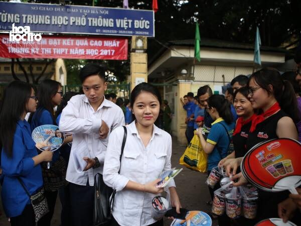 Bộ GD&ĐT công bố đường dây nóng hỗ trợ công tác thi và tuyển sinh năm 2019 ảnh 1