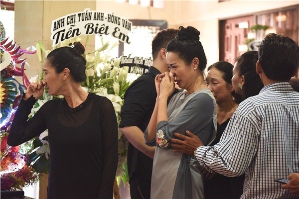 Loạt chuyện "bất thường" xảy ra tại đám tang nghệ sĩ Anh Vũ khiến dân mạng phẫn nộ ảnh 1