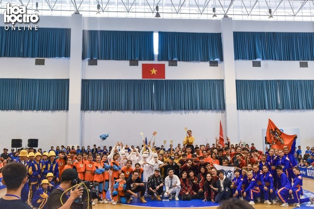 Mang không khí Hawaii tới "VUG Dance Battle", trường ĐH Bách Khoa bảo vệ thành công chức vô địch ảnh 2