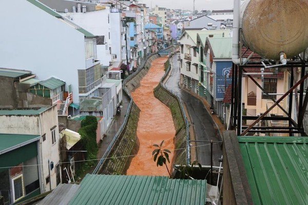 Xôn xao trước nơi được gọi là "tiểu Venice giữa Đà Lạt": Chỉ là chỉnh ảnh quá đà? ảnh 4
