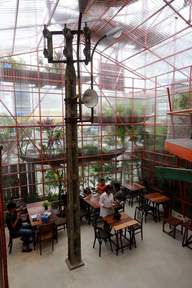Quán cà phê giàn giáo độc đáo ở Sài Gòn ảnh 11