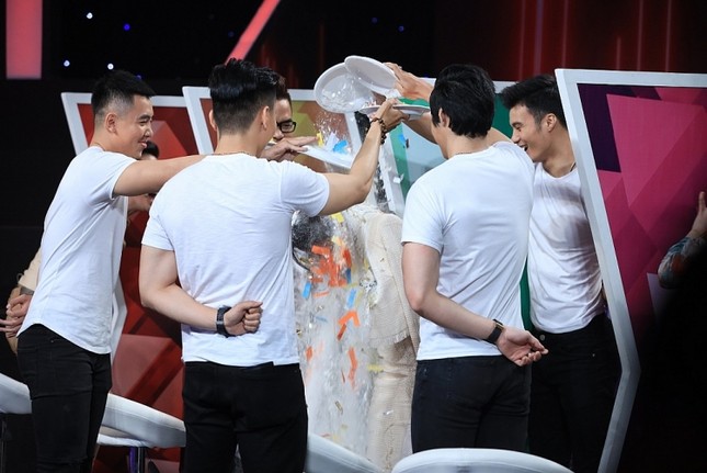 Tham gia gameshow, Tố My bị Trường Giang cho ăn 5 dĩa bột mì vì mãi chú ý đến trai đẹp ảnh 3