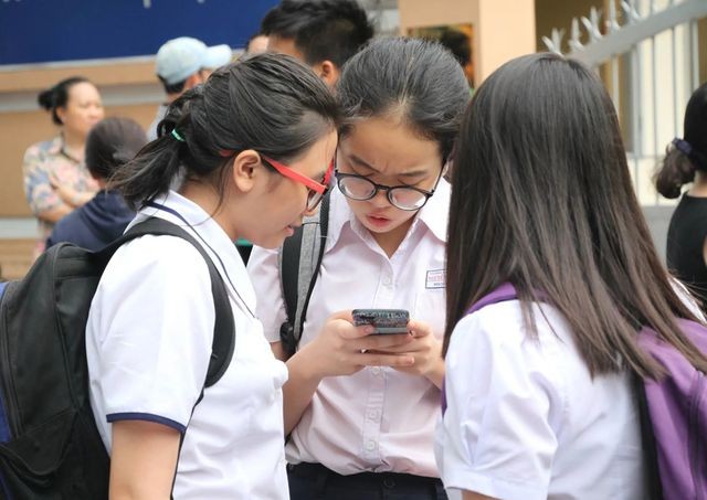 Cả nhà ăn ngủ không yên trước giờ G chọn nguyện vọng lớp 10 ảnh 1