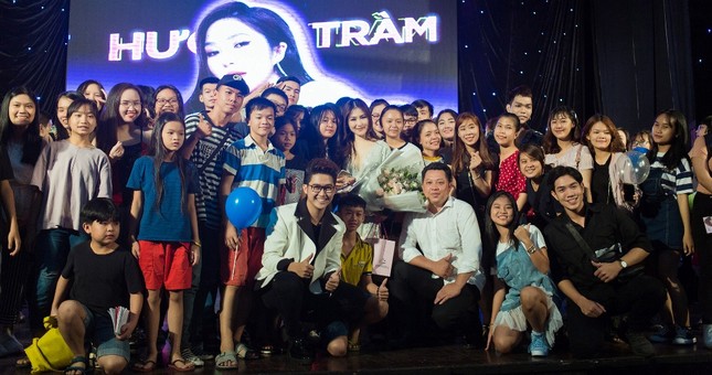 Hương Tràm gửi lời chào tạm biệt fan trước khi lên đường sang Mỹ du học ảnh 5