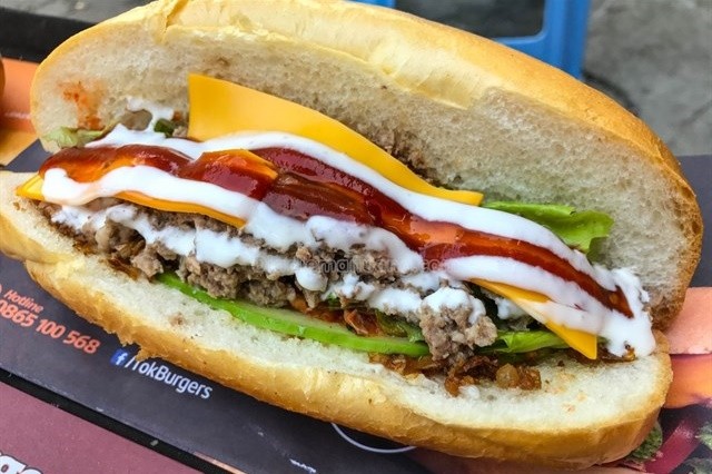 Thử ngay món bánh mỳ "liên hợp quốc" khi bò băm kết hợp với kimchi và phô mai ảnh 3
