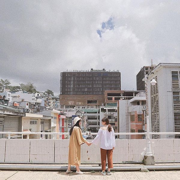Xuất hiện bậc thang cầu vồng rực rỡ sắc màu tại khu vực "Hongkong bên hông Đà Lạt" ảnh 1