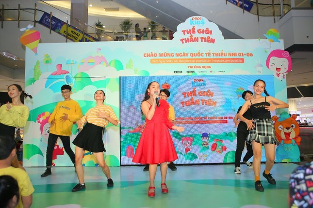 "Binh đoàn" Pikachu đáng yêu bất ngờ xuất hiện gây "náo loạn" trung tâm thương mại tại TP.HCM ảnh 10