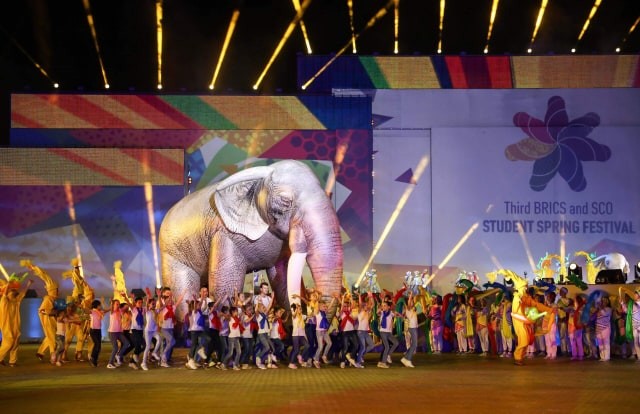 Thanh niên Việt Nam tham gia Lễ khai mạc Festival mùa Xuân Sinh viên tại Nga ảnh 3