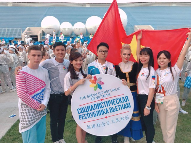 Thanh niên Việt Nam tham gia Lễ khai mạc Festival mùa Xuân Sinh viên tại Nga ảnh 9