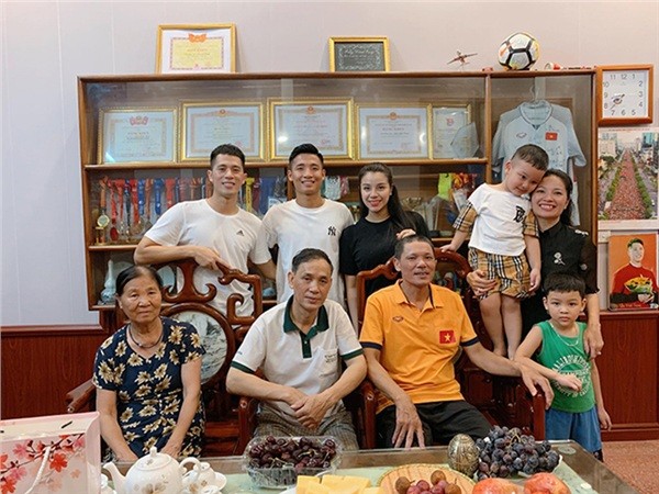 Bùi Tiến Dũng chính thức định ngày đám hỏi với bạn gái, Đình Trọng không thể đến dự ảnh 3