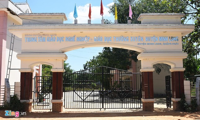 Nơi có tỷ lệ đỗ tốt nghiệp 0%, 3 học sinh đã có vợ ảnh 1