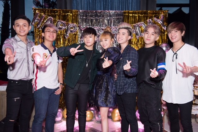 Trước thềm chung kết "The Voice", HLV Thanh Hà và bạn trai cùng đón sinh nhật học trò cưng ảnh 3
