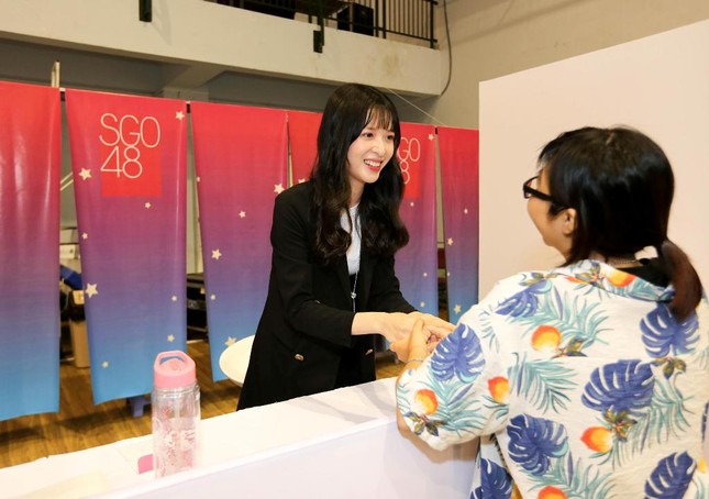 Bùng nổ với sự kiện "Handshake" độc đáo và siêu "đốn tim" cùng các cô gái nhà SGO48 ảnh 3
