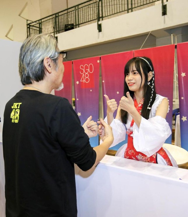 Bùng nổ với sự kiện "Handshake" độc đáo và siêu "đốn tim" cùng các cô gái nhà SGO48 ảnh 4