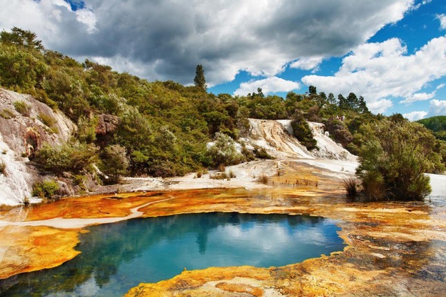 Vẻ đẹp của thành phố quanh năm ngập mùi trứng thối ở New Zealand ảnh 2