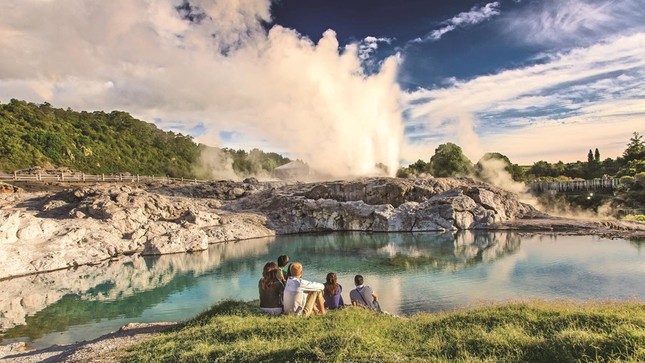 Vẻ đẹp của thành phố quanh năm ngập mùi trứng thối ở New Zealand ảnh 7