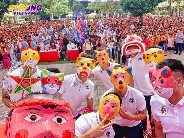 Đồng hành cùng "Strong Vietnam", Quang Hải, Văn Quyết... truyền cảm hứng cho tween Việt Nam - Angieri ảnh 1