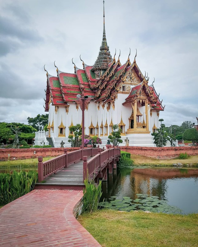 Thủy quái bao quanh ngôi đền trong thành cổ ở Thái Lan ảnh 11