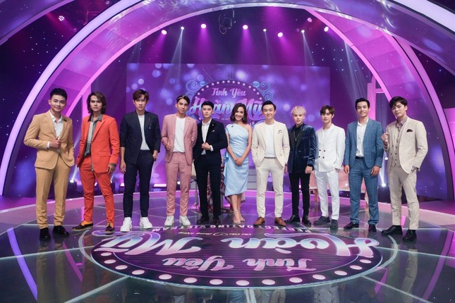 "Bà mối" Ái Phương gieo duyên cho 10 "soái ca" trong gameshow hẹn họ mới toanh ảnh 1
