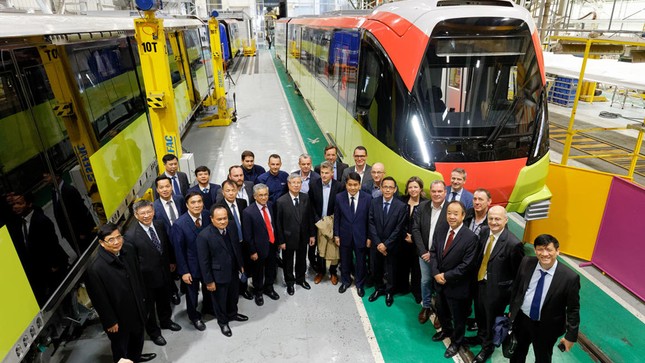 Hình ảnh tàu tuyến metro Nhổn - Ga Hà Nội đang lắp ráp tại Pháp ảnh 1