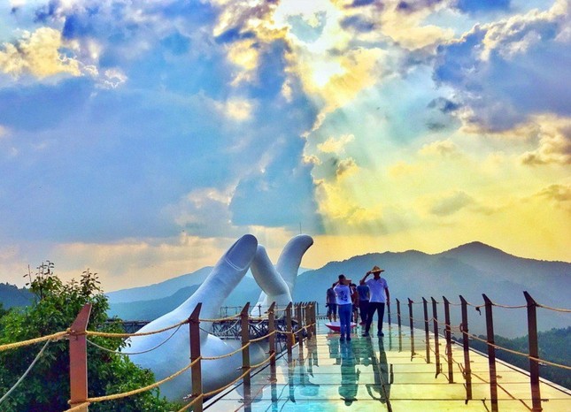 Bàn tay Phật ngọc Trung Quốc đẹp lung linh trong ảnh check-in của du khách ảnh 8