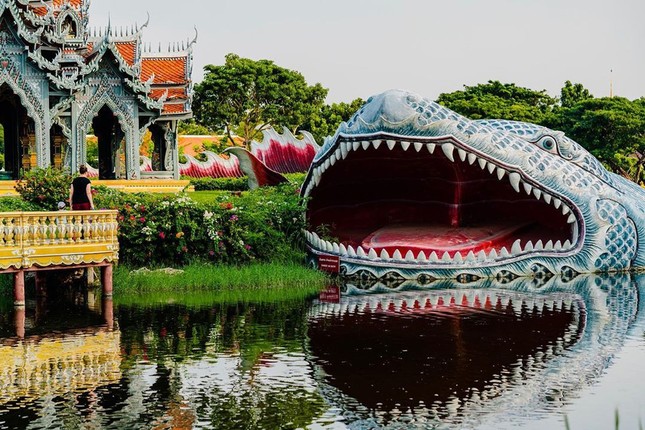 Mời bạn ghé thăm ba ngồi đền, chùa có kiến trúc độc lạ nhất ở Thái Lan ảnh 8