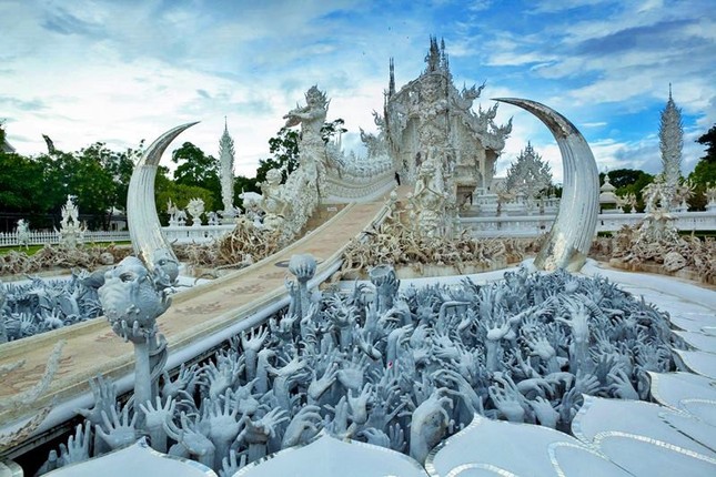 Mời bạn ghé thăm ba ngồi đền, chùa có kiến trúc độc lạ nhất ở Thái Lan ảnh 17