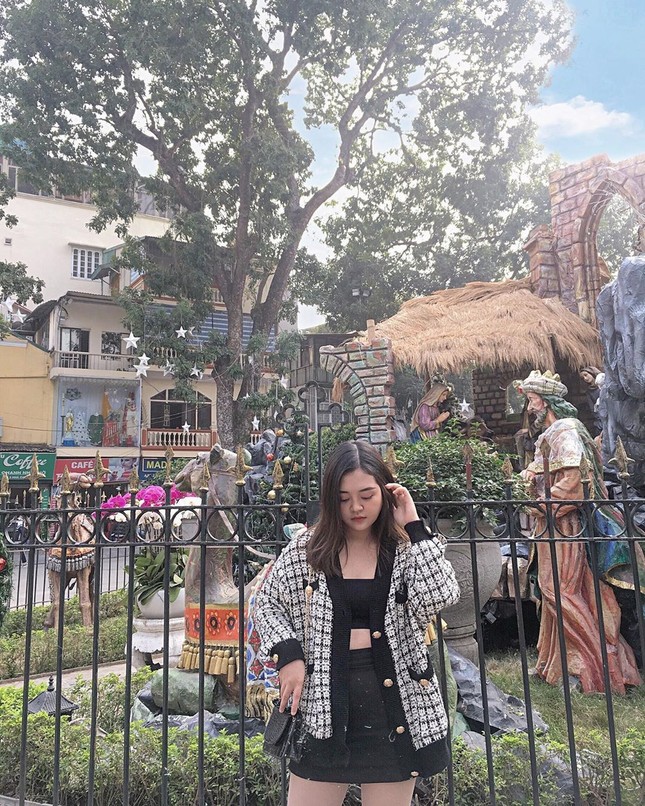 Giới trẻ Hà thành rủ nhau check-in Nhà thờ Lớn trước thềm Giáng sinh ảnh 2